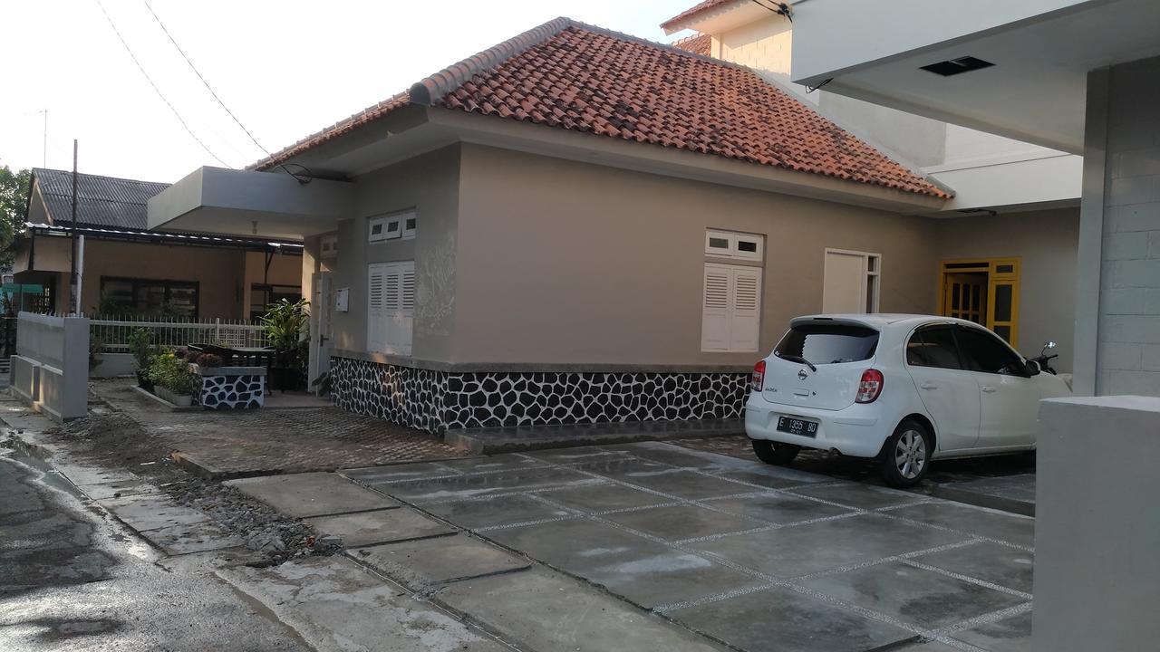Roemah Kesambi Hotel Cirebon Esterno foto